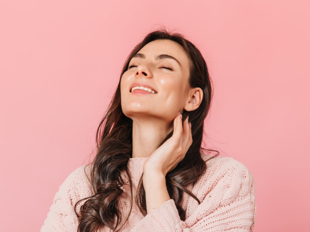 Woman with luminous complexion demonstrating skin health benefits from antioxidant-rich foods consumption
